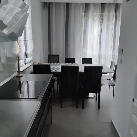 Piekny Duzy Dom 300m Od Plazy بيت للعطل *