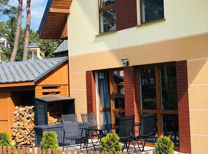 Vakantiehuis Piekny Duzy Dom 300m Od Plazy Międzywodzie